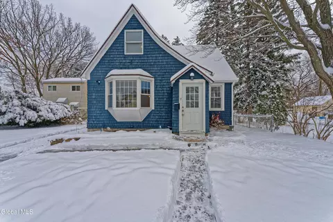 7 Pinehurst Rd, Albany, NY 12205