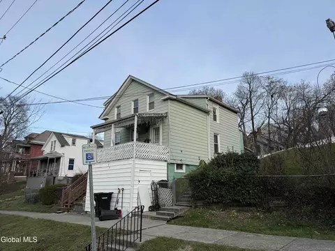 95 11th St, Troy, NY 12180