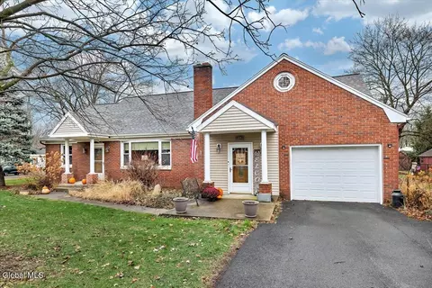 39 W Sand Lake Rd, Wynantskill, NY 12198