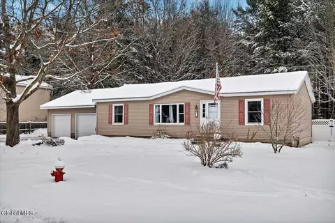 32 Pinewood Rd, Queensbury, NY 12804
