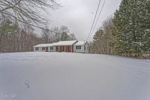 35 Pinewood Way, Argyle, NY 12809