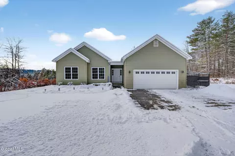 295 Woodstone Cir, Duanesburg, NY 12056