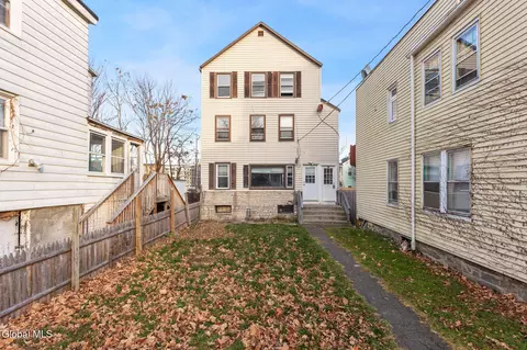 4 Congress St, Cohoes, NY 12047