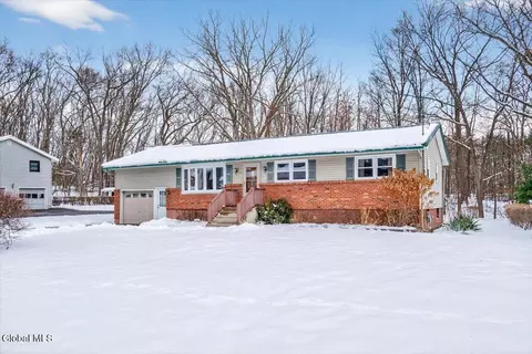 25 Dino Dr, Ballston Lake, NY 12019
