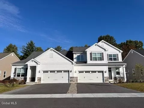 22 Daintree Dr, Saratoga Springs, NY 12866