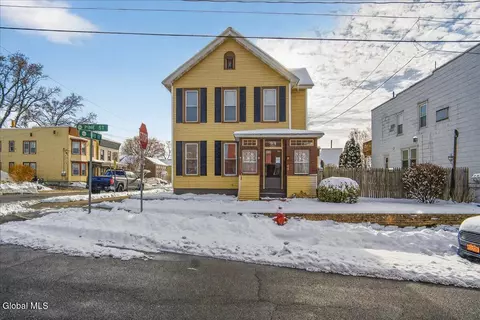 44 Pine St, Rensselaer, NY 12144