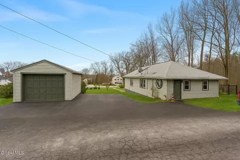 11 Troy St, Fort Johnson, NY 12070