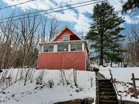 262 Wayne St, Troy, NY 12180