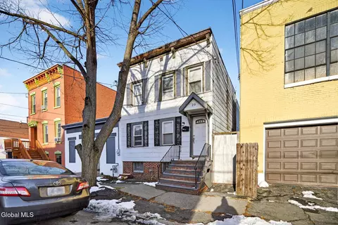 29 Bradford St, Albany, NY 12206