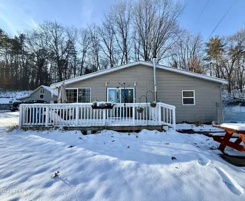 32 Twin Channels Rd, Queensbury, NY 12804
