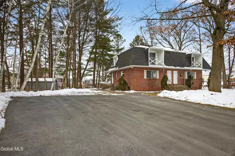 110 Southwoods Ct, Schenectady, NY 12306