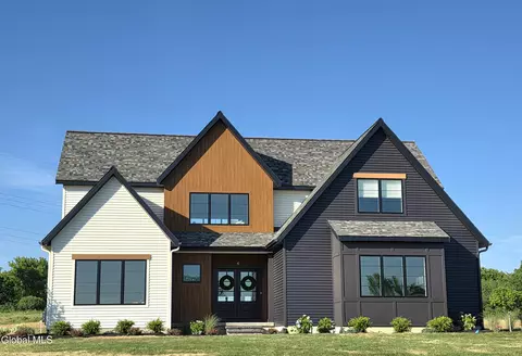 4 Faulkner Dr, Waterford, NY 12188