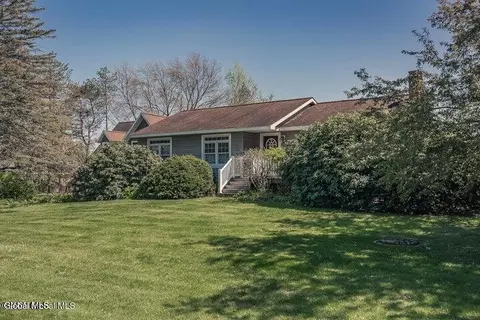 7 Western Ave, Charlton, NY 12019