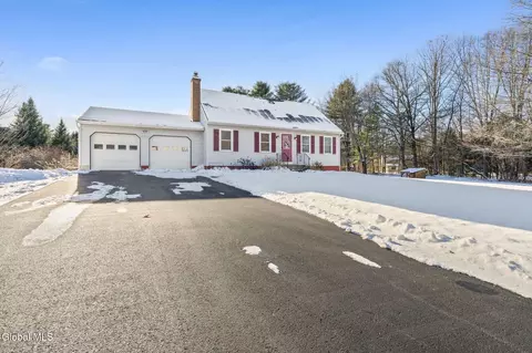 2 Norland Ct, Saratoga Springs, NY 12866