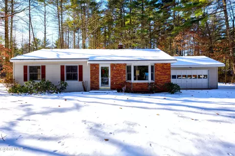 9 Evergreen Ln, Gansevoort, NY 12831