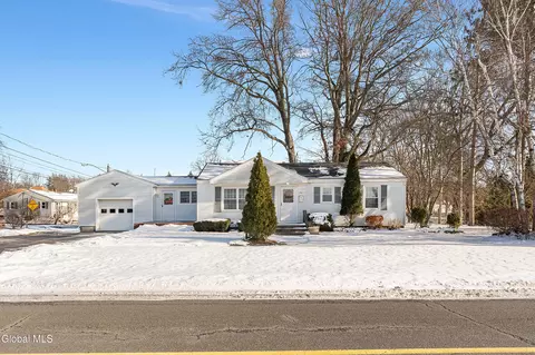 73 Thatcher St, Selkirk, NY 12158