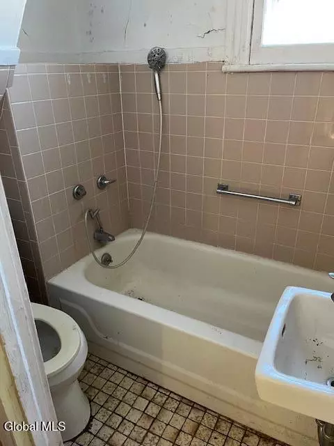 Bath - 102 Degraff St, Schenectady, NY 12308 photo 1 of 1