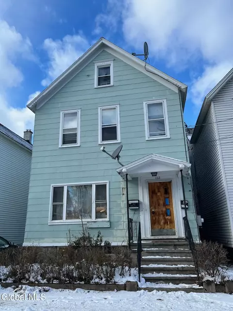 102 Degraff St, Schenectady, NY 12308