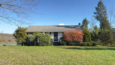 733 Hudson River Rd, Mechanicville, NY 12118