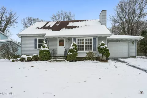 8 Allyson Ct, Albany, NY 12205