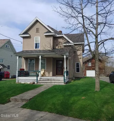 8 Stanton St, Ticonderoga, NY 12883