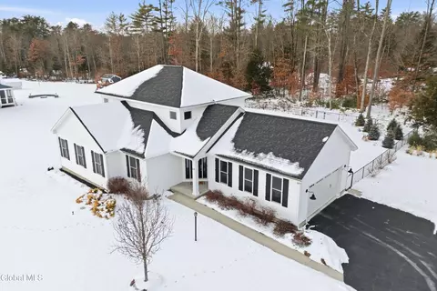 13 Catalina Dr, Ballston Spa, NY 12020