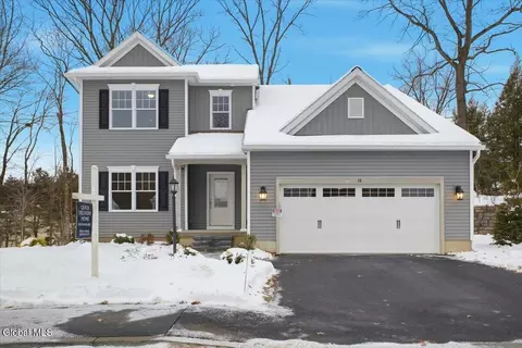 14 Wellington Ct, Clifton Park, NY 12065