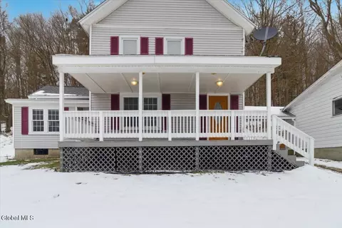 129 Green Hollow Rd, Petersburgh, NY 12138