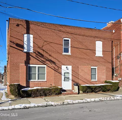 61 Elm St, Hoosick Falls, NY 12090