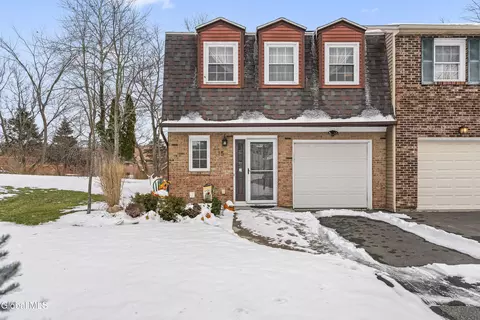 15 Stirrup Dr, East Greenbush, NY 12061