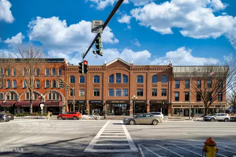 5 Spring St #404, Saratoga Springs, NY 12866