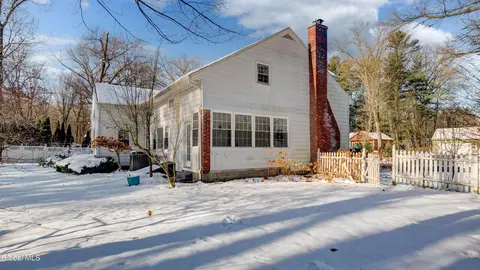 Exterior - 834 Jamaica Rd, Schenectady, NY 12309 photo 9 of 17