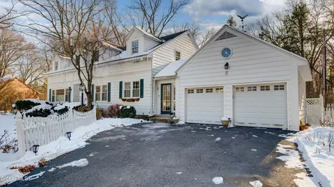 Exterior - 834 Jamaica Rd, Schenectady, NY 12309 photo 3 of 17