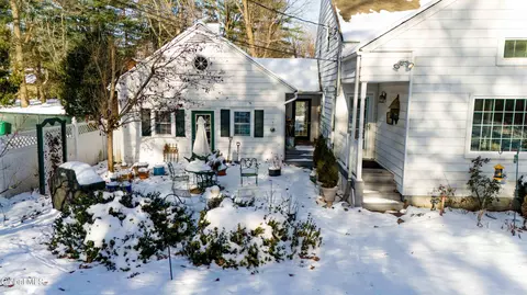 Exterior - 834 Jamaica Rd, Schenectady, NY 12309 photo 16 of 17