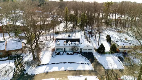 View/Area - 834 Jamaica Rd, Schenectady, NY 12309 photo 1 of 3