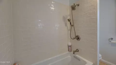 Bath - 834 Jamaica Rd, Schenectady, NY 12309 photo 3 of 5
