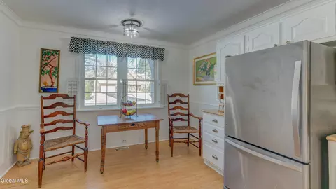 Dining - 834 Jamaica Rd, Schenectady, NY 12309 photo 1 of 5