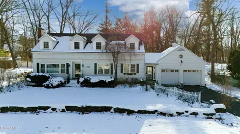 834 Jamaica Rd, Schenectady, NY 12309