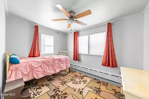 Bedroom - 983 Us Route 9w, Selkirk, NY 12158 photo 2 of 3