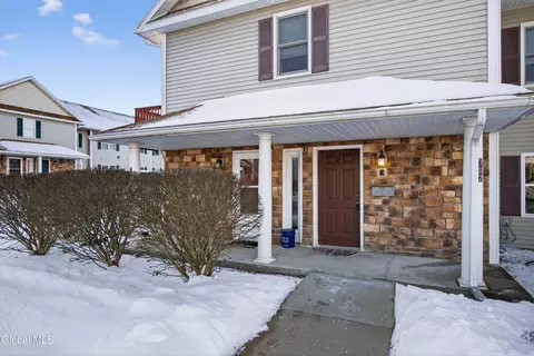 1200 Hillside Ave #702, Niskayuna, NY 12309
