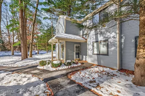 105 Yorktown Dr, Clifton Park, NY 12065