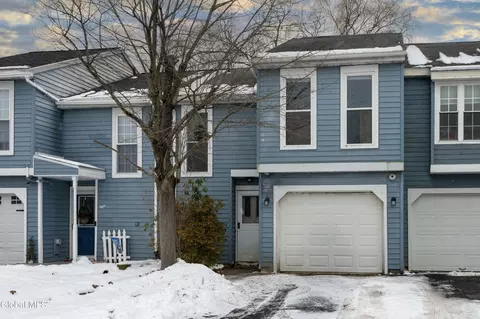 7 Fox Hollow Sq, Cohoes, NY 12047