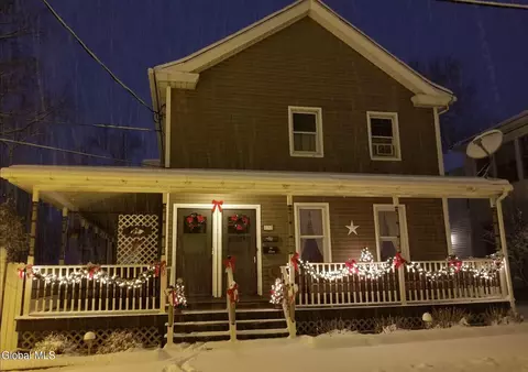 3 9th St, Waterford, NY 12188
