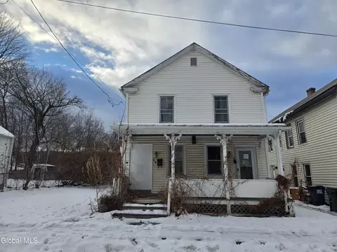 36 3rd St, Hoosick Falls, NY 12090