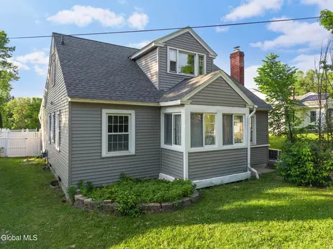 27 Plank Rd, Troy, NY 12182 photo 3