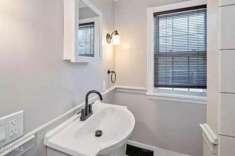 27 Plank Rd, Troy, NY 12182 photo 18
