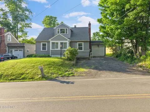 27 Plank Rd, Troy, NY 12182