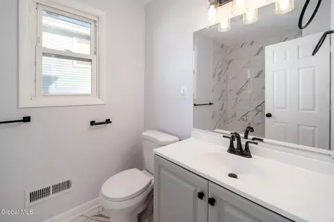 152 Chiswell Rd, Schenectady, NY 12304 photo 13