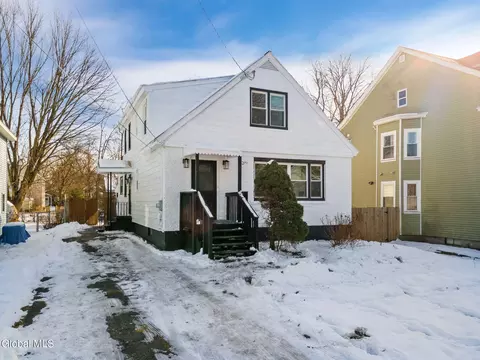 152 Chiswell Rd, Schenectady, NY 12304 photo 2