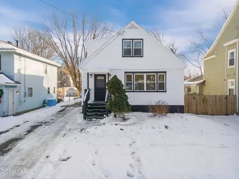 152 Chiswell Rd, Schenectady, NY 12304